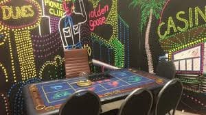 Multi-player Lucky Twins table at marontoto login with active chat